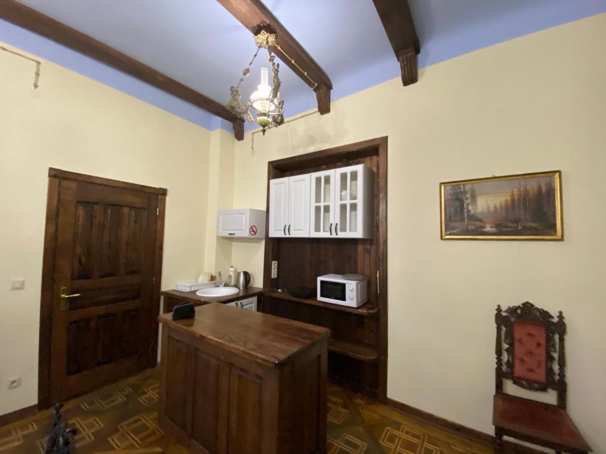 Апартаменти Королівські На Вулиці Лесі Українки 19 Lviv Exterior foto